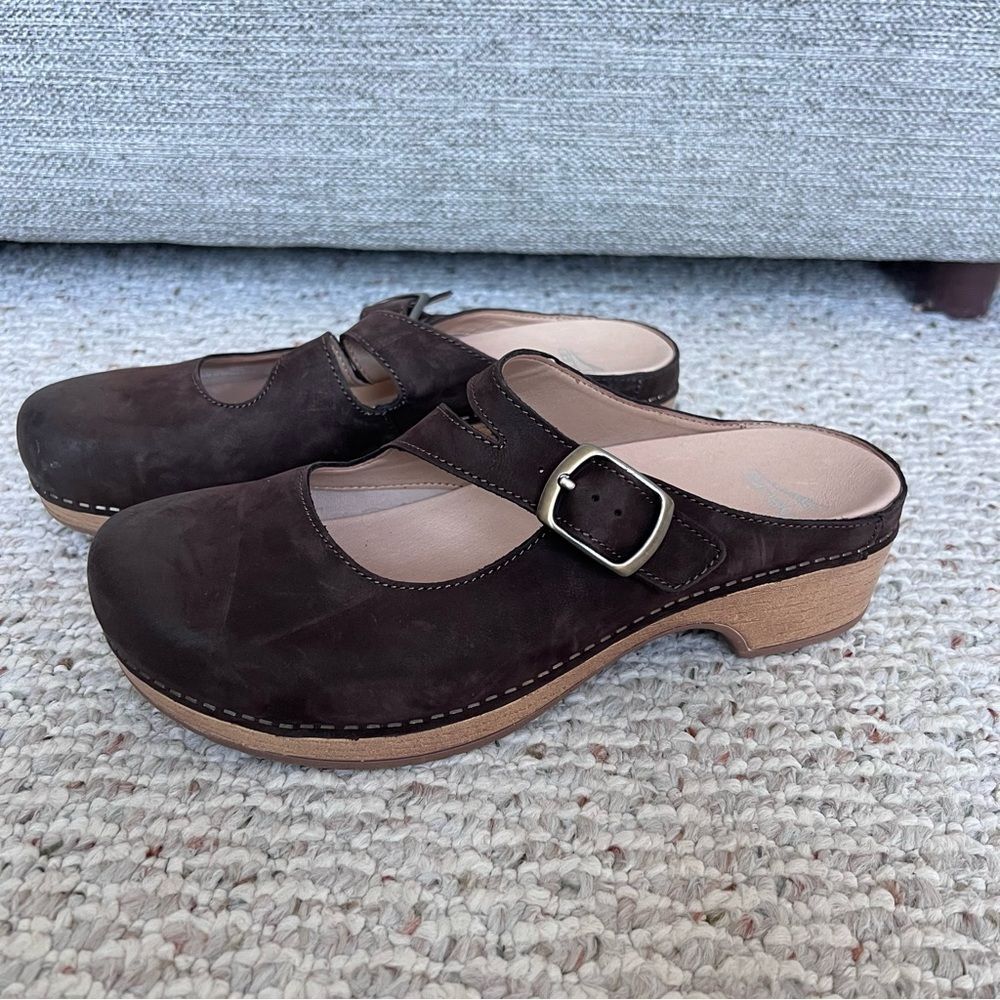 Dansko Britney Chocolate Brown Suede Clogs with Buckle EU 40